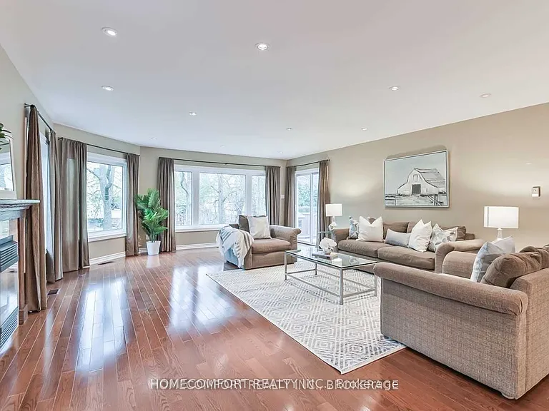 19 Pomander Rd — Photo 4