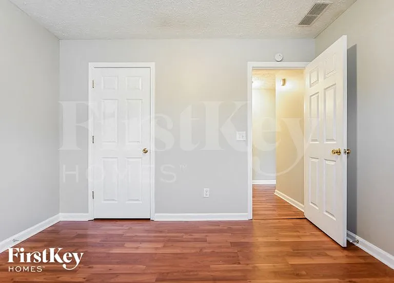 80 Pebble Ln — Photo 13
