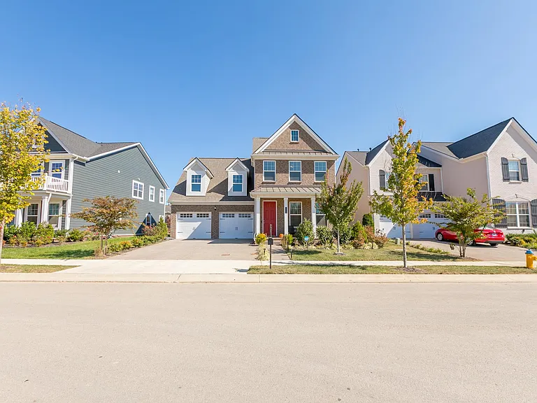 1055 Crisp Spring Dr — Photo 4