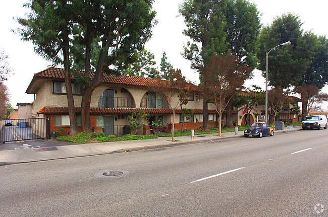 La Villa Descanso Apartments