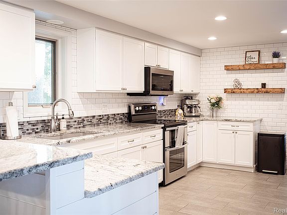2nd image of 8971 Highland Dr