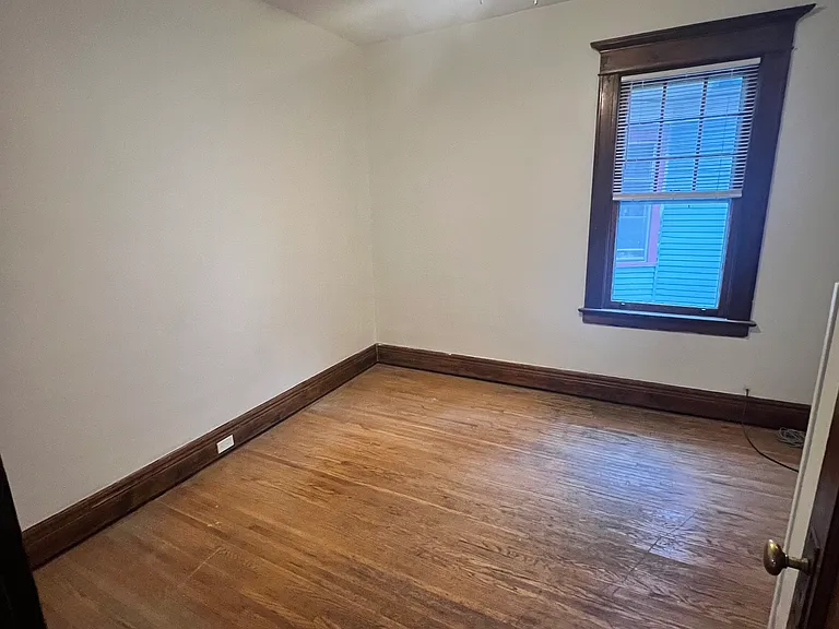 426 W Delavan Ave #UPPER — Photo 18