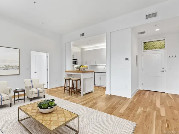 60 Willow Street #206, Stonington, CT 06355