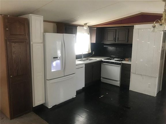 3rd image of 21 Birch Ln