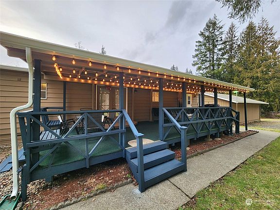 4th image of 121 SE Fuchsia Ave