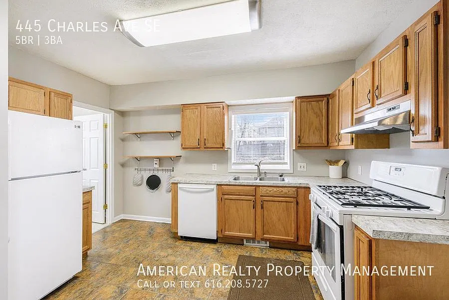 5 bed, 2.5 bath, 1597 sqft, $2,650 — Photo 3