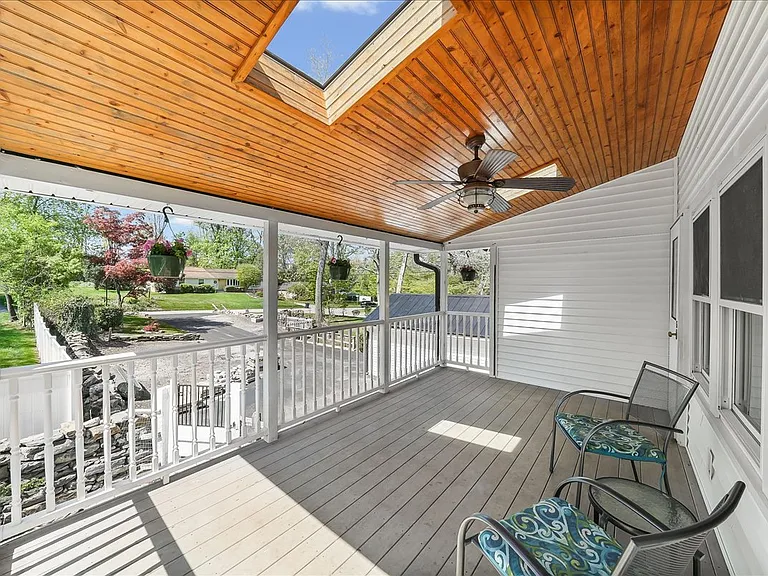 225 Chestnut St — Photo 17
