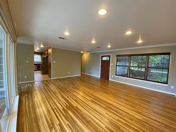 3rd image of 4810 Creekbend Dr