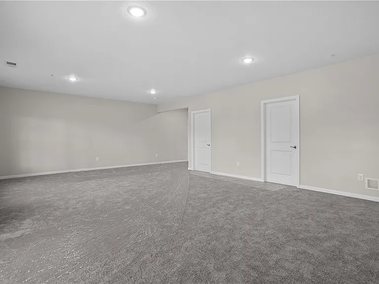 413 Walnut Ct — Photo 10