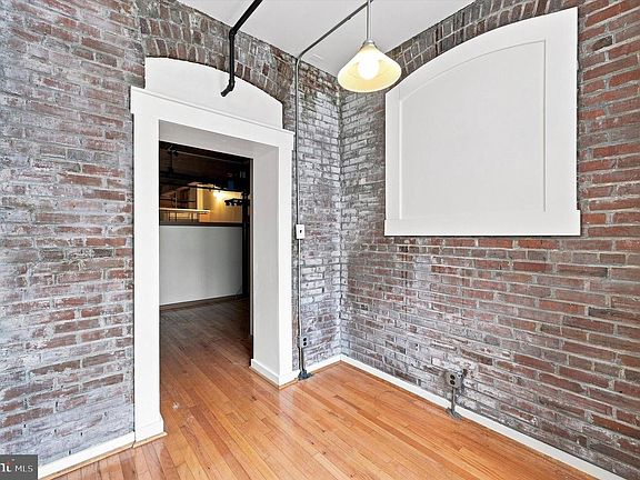 5th image of 1010 Race St APT 2E