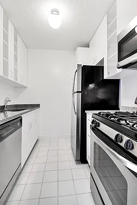 Rented by Cooper & Cooper Real Estate | media 2