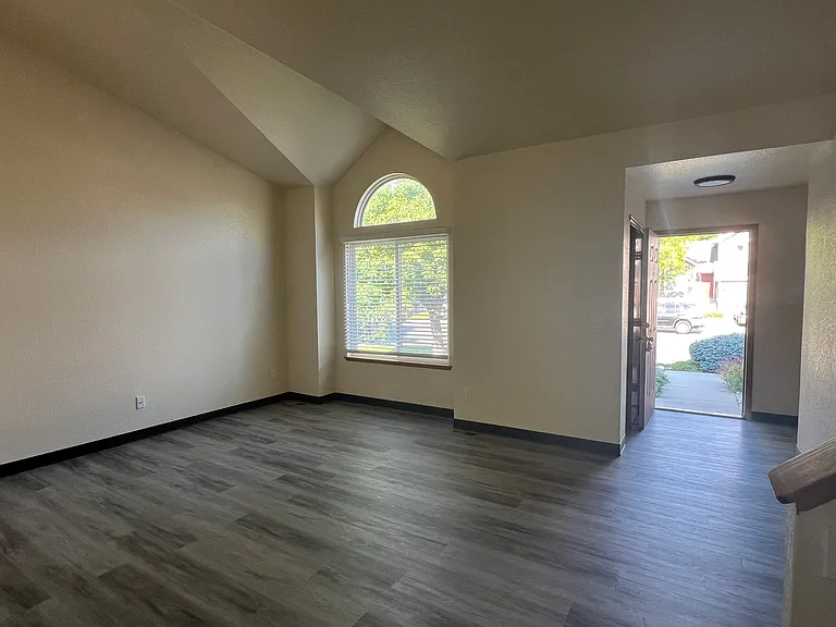 3642 Mayflower Ct — Photo 5