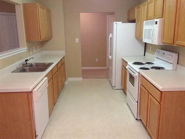 10411 Pickerel Ln — Photo 2
