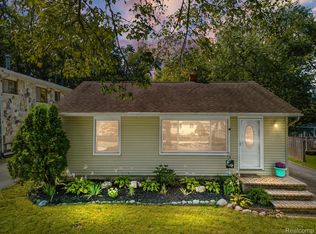 1831 Revere Rd, Waterford, MI 48328