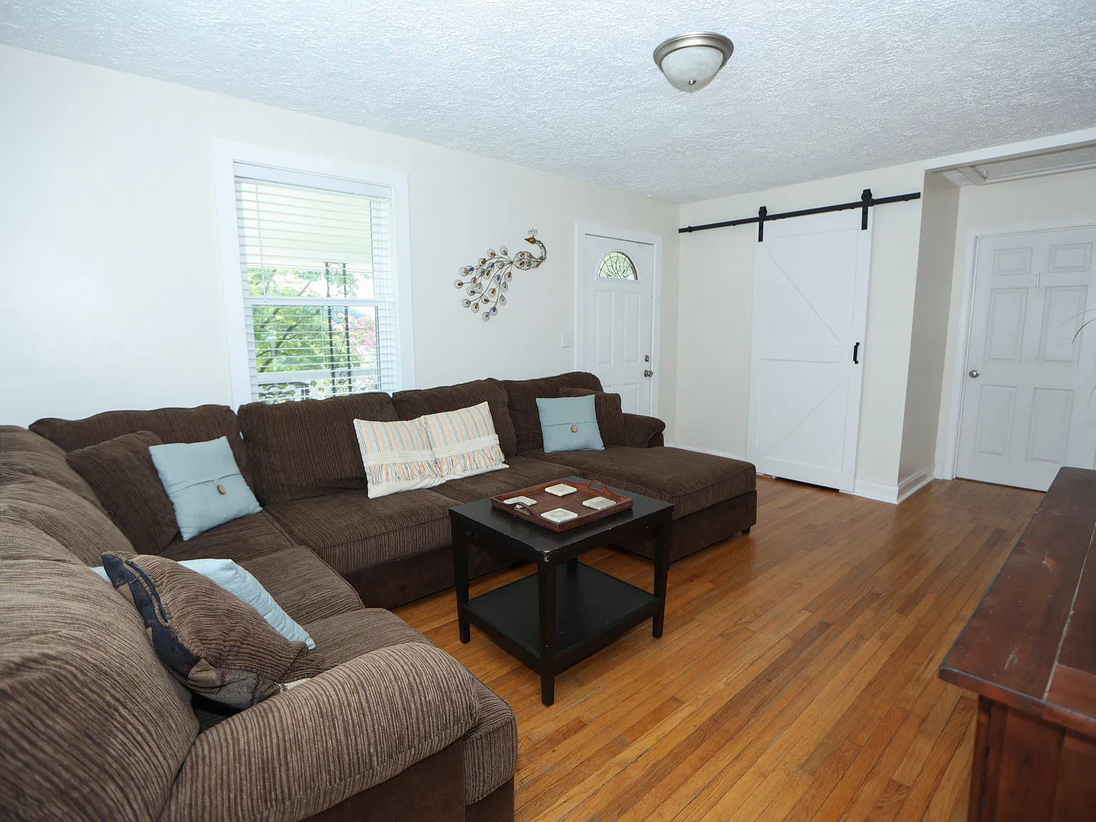 509 Broadview Dr — Photo 3