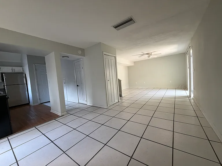 Living room/dinning area