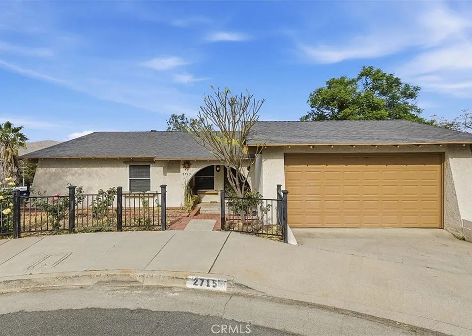 2715 Brockton Ave