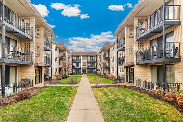 1st image of 6563 N Harlem Ave APT 3E
