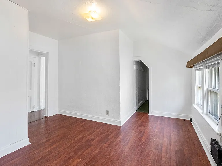 1918 Olive St — Photo 11