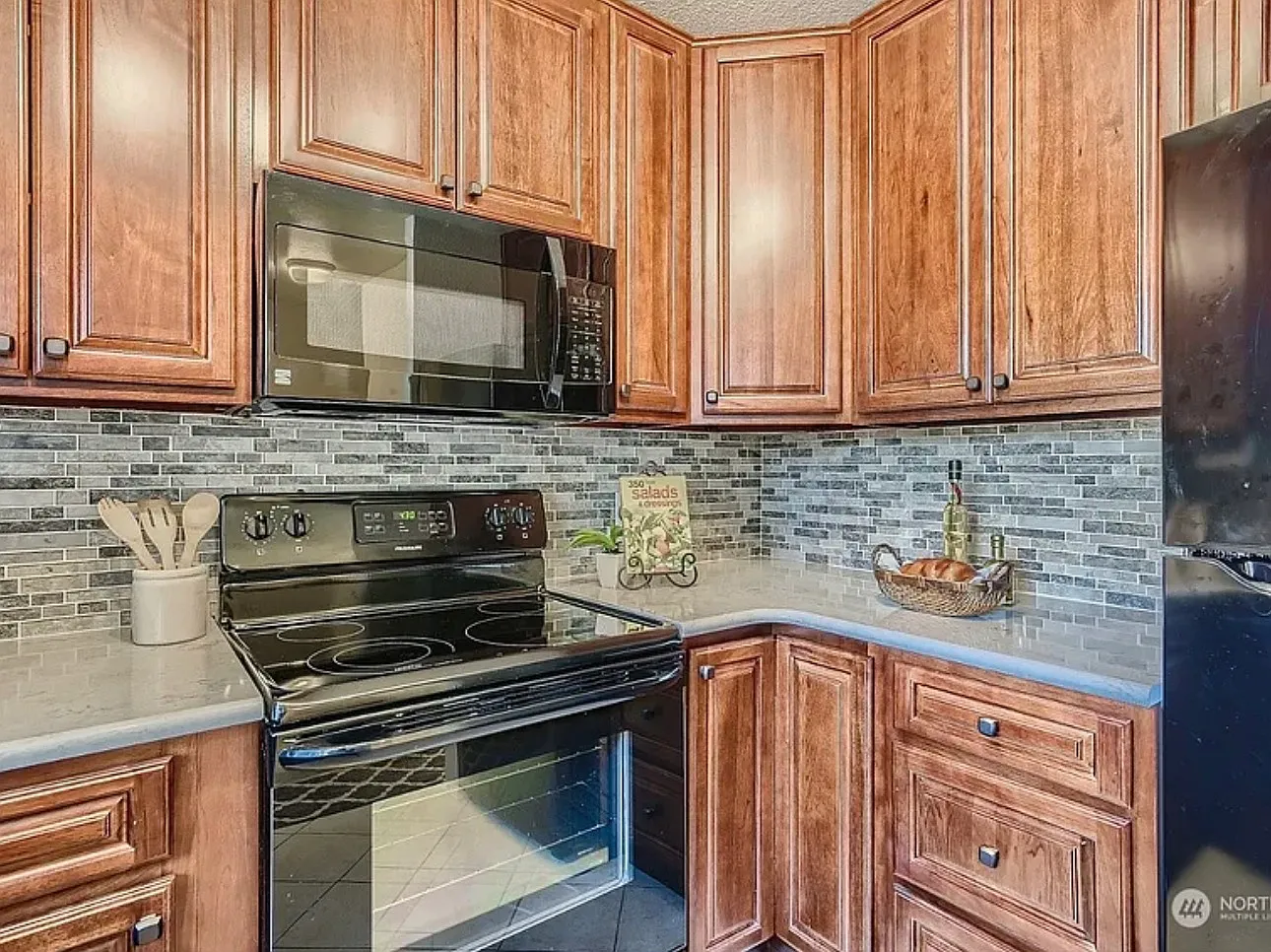 2 bed, 1.5 bath, 1065 sqft, $2,250 — Photo 2