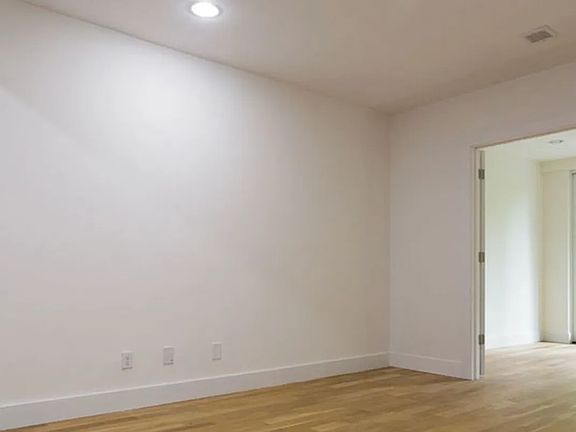 3rd image of 126 Boerum St APT 4F