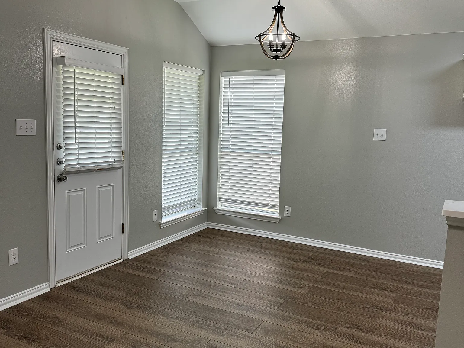 3 bed, 1288 sqft, $1,850 — Photo 3