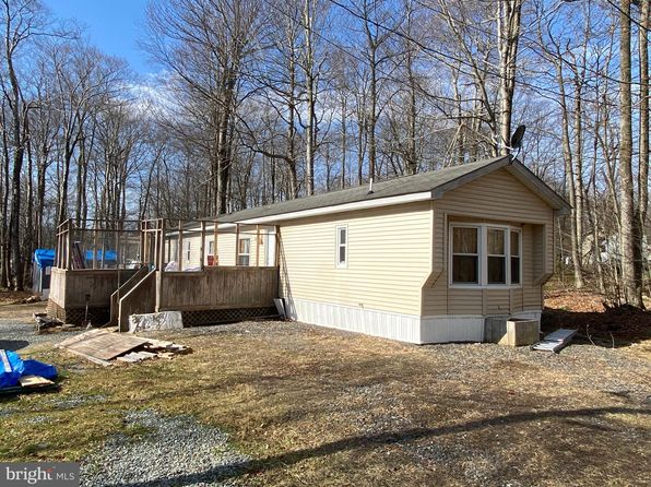 26 Smoke Signal Path, Gouldsboro, PA 18424