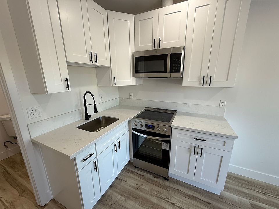 2nd image of 2121 Mission Ave #20