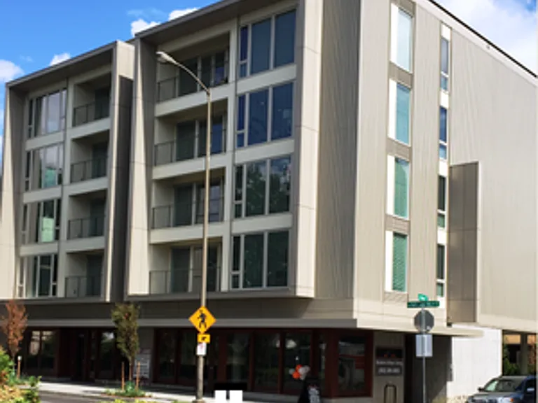 405 NE Mason St — Photo 1