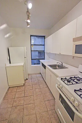 Rented by Jonis Realty | media 4