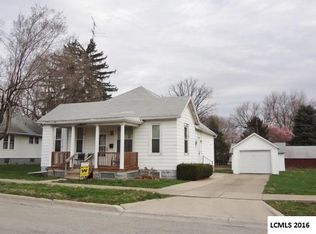 910 6th St, Lincoln, IL 62656