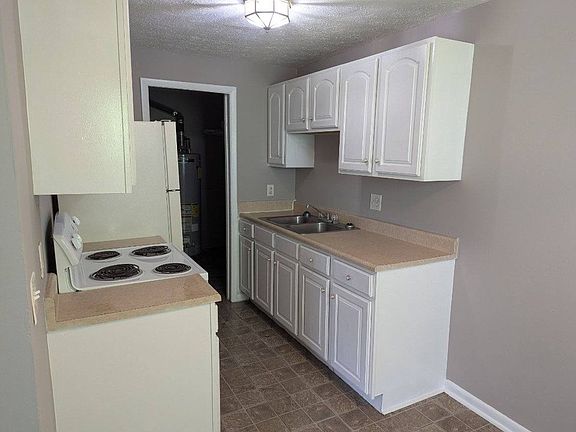 3rd image of 113-117 Van Horne Ave #115