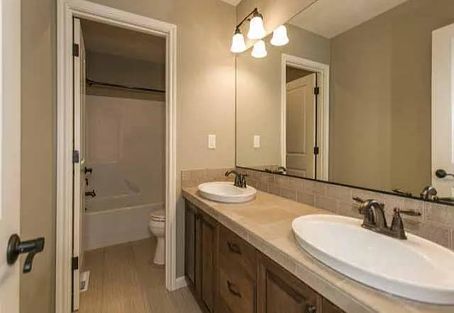 5 bed, 2409 sqft, $3,500 — Photo 3