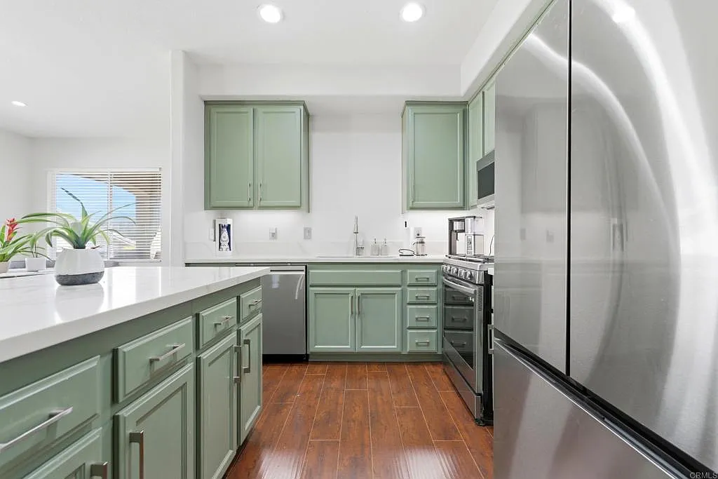 2 bed, 1371 sqft, $3,000 — Photo 2