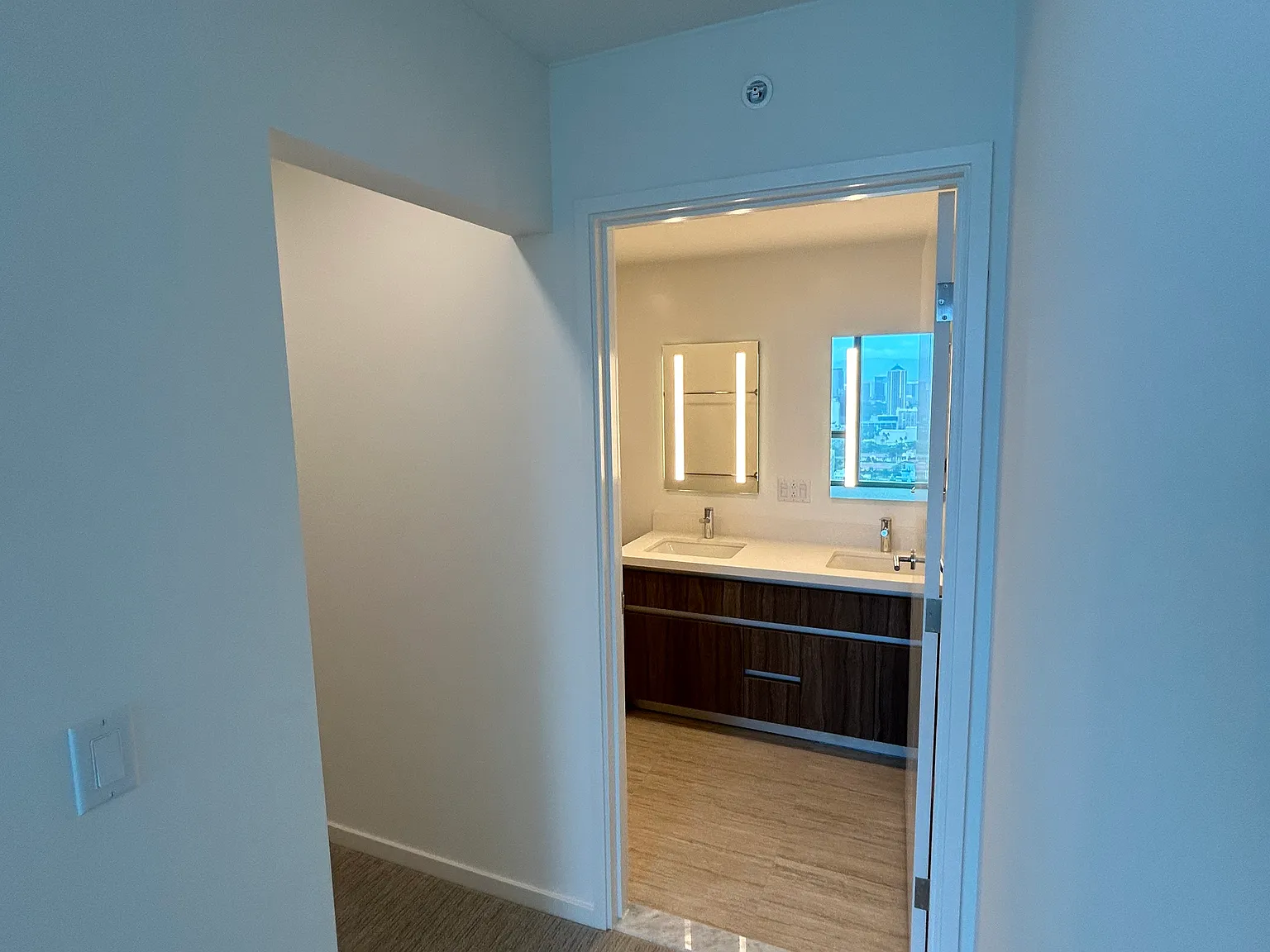 2 bed, 842 sqft, $4,125 — Photo 4