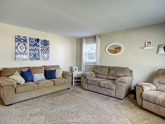 2nd image of 107 Skokiaan Dr