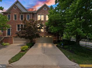 10430 Courtney Dr, Fairfax, VA 22030