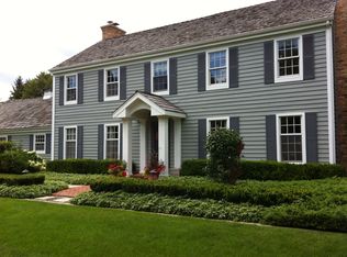 9933 N Thornapple Ln, Mequon, WI 53092