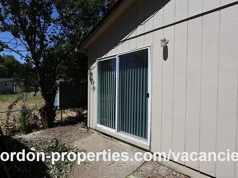 8960 SE Tolbert St #2 — Photo 25