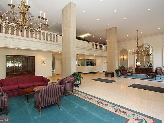 4th image of 1300 Army Navy Dr APT 214