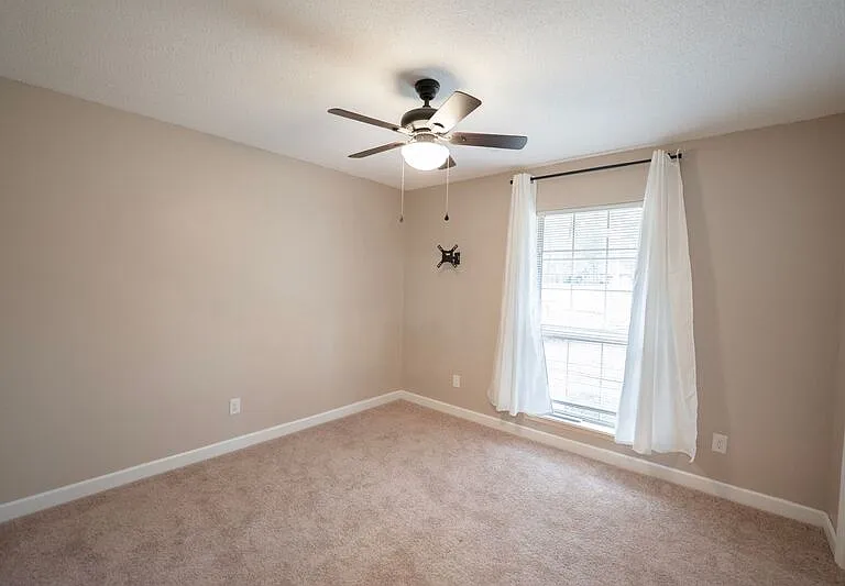 428 Floyd Cir — Photo 16