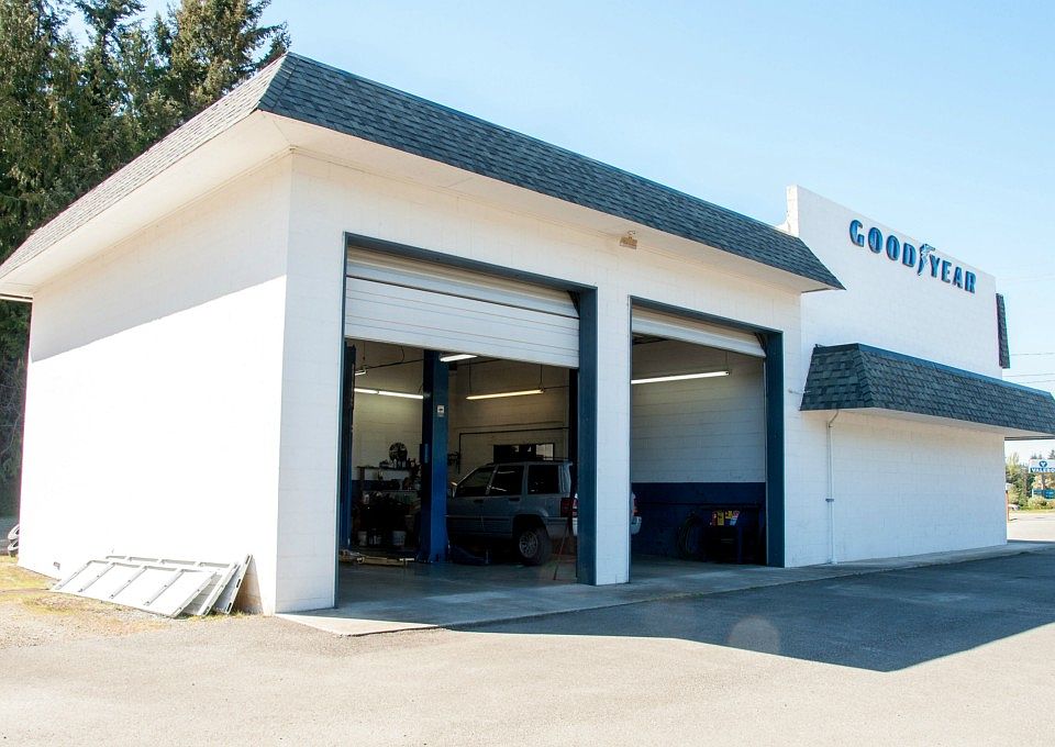 2nd image of 2856 Howard Rd