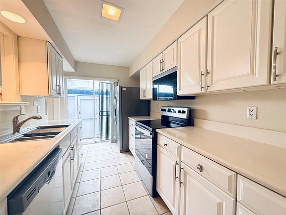 3rd image of 5633 S Rice Ave