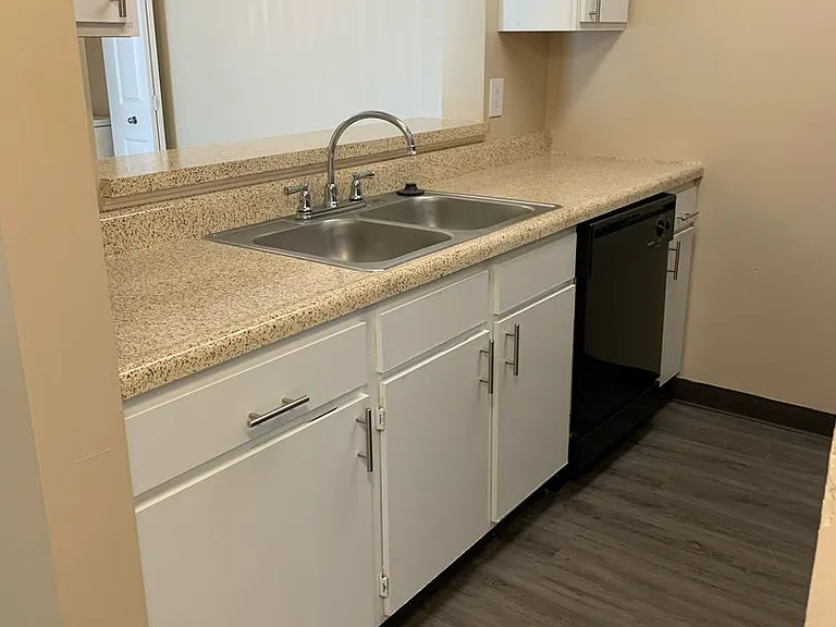 Walnut Manor Apartments — Photo 35