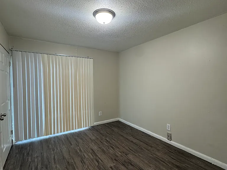 4725 Hoffman Rd #7 — Photo 6