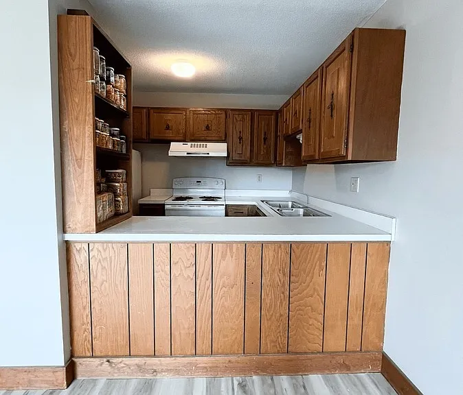 36 Old Pepperidge Ln — Photo 1