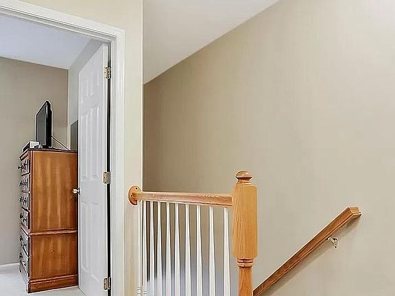 4th image of 25 Fiser Ln