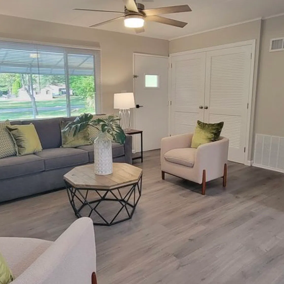 3 bed, 1127 sqft, $2,100 — Photo 3