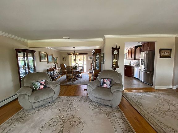 4th image of 61 Cedar Point Dr