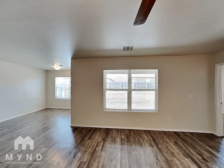 1921 Hannah Ln — Photo 6